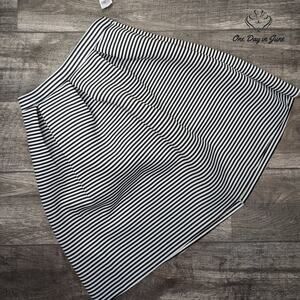 Sensational Collection Striped Knee Length Skirt Size XL